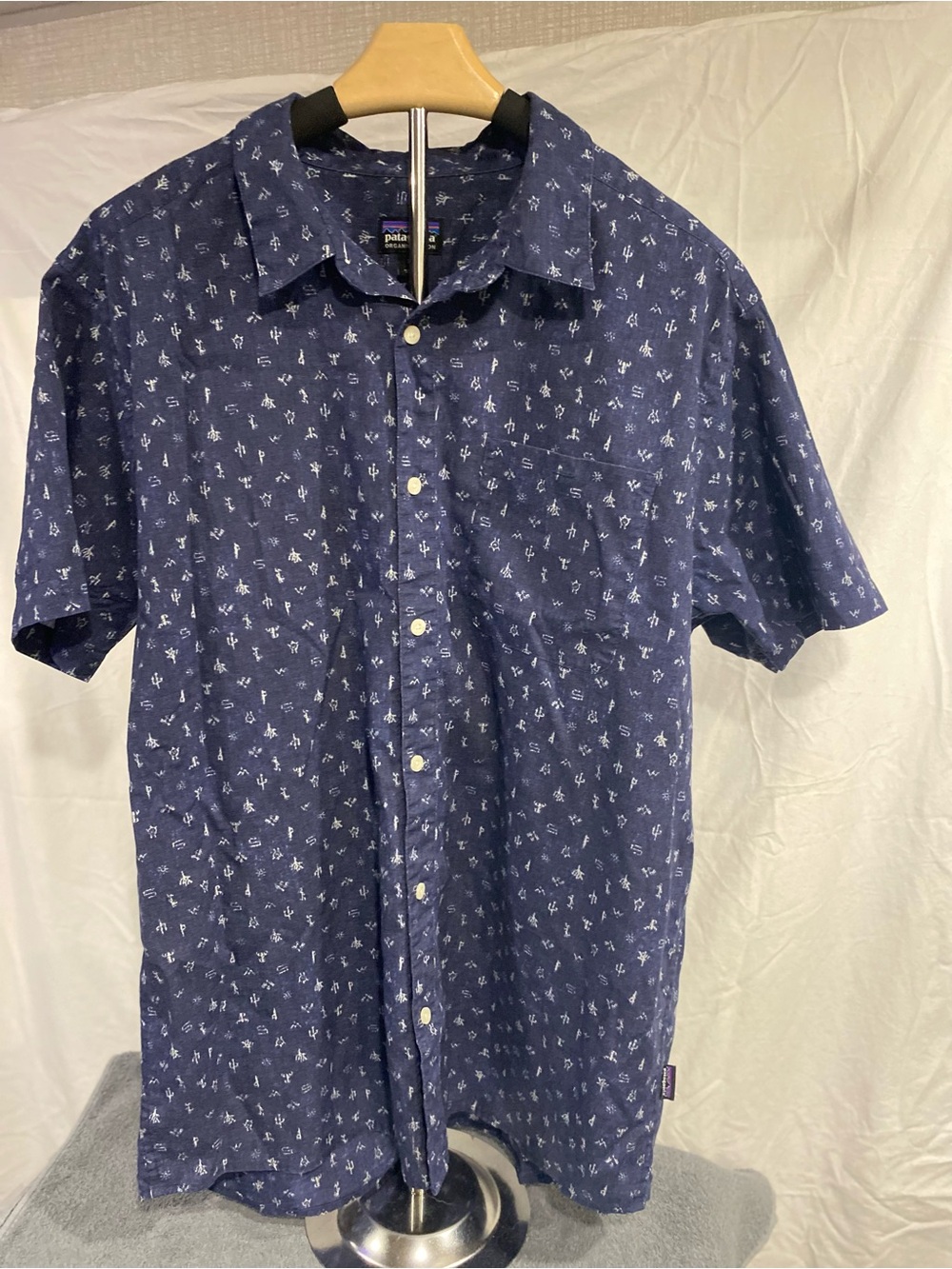 Patagonia Navy Short-Sleeve Button-Down with White Micro Print. XL
